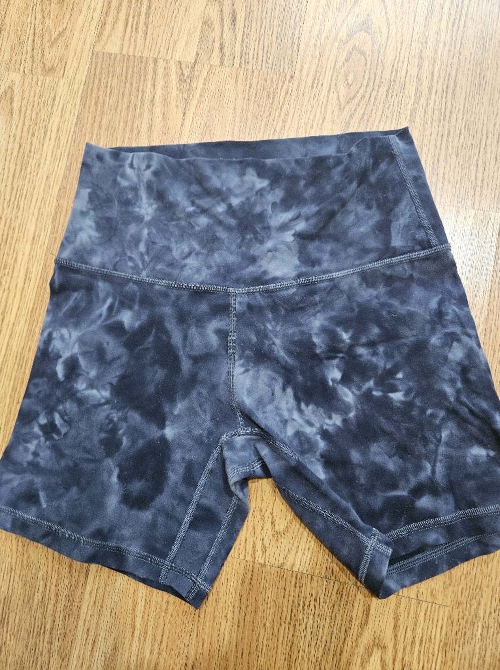 Lululemon High Waist 5" Short.